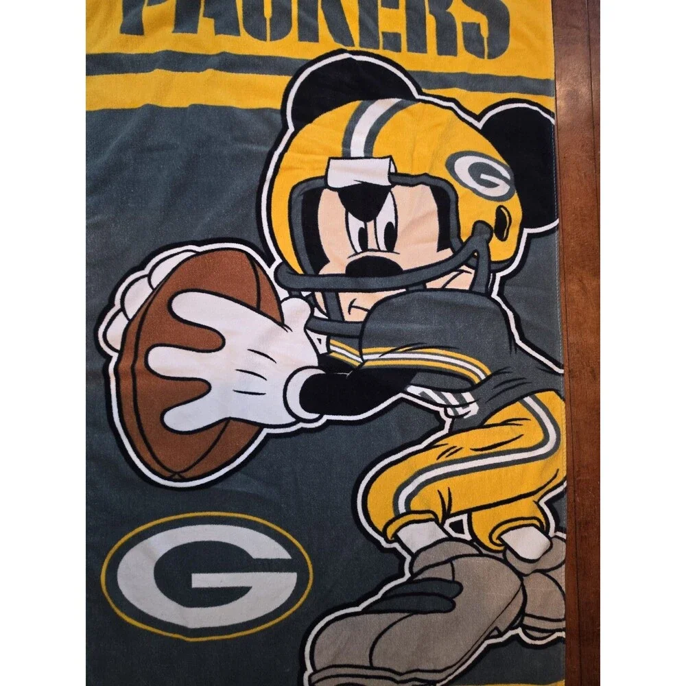 Green Bay Packers NFL Mickey Mouse Disney Beach Towel